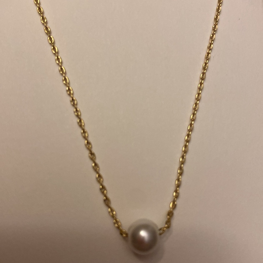 Gold plated and faux pearl adjustable necklace. 16- 18 inches NWT